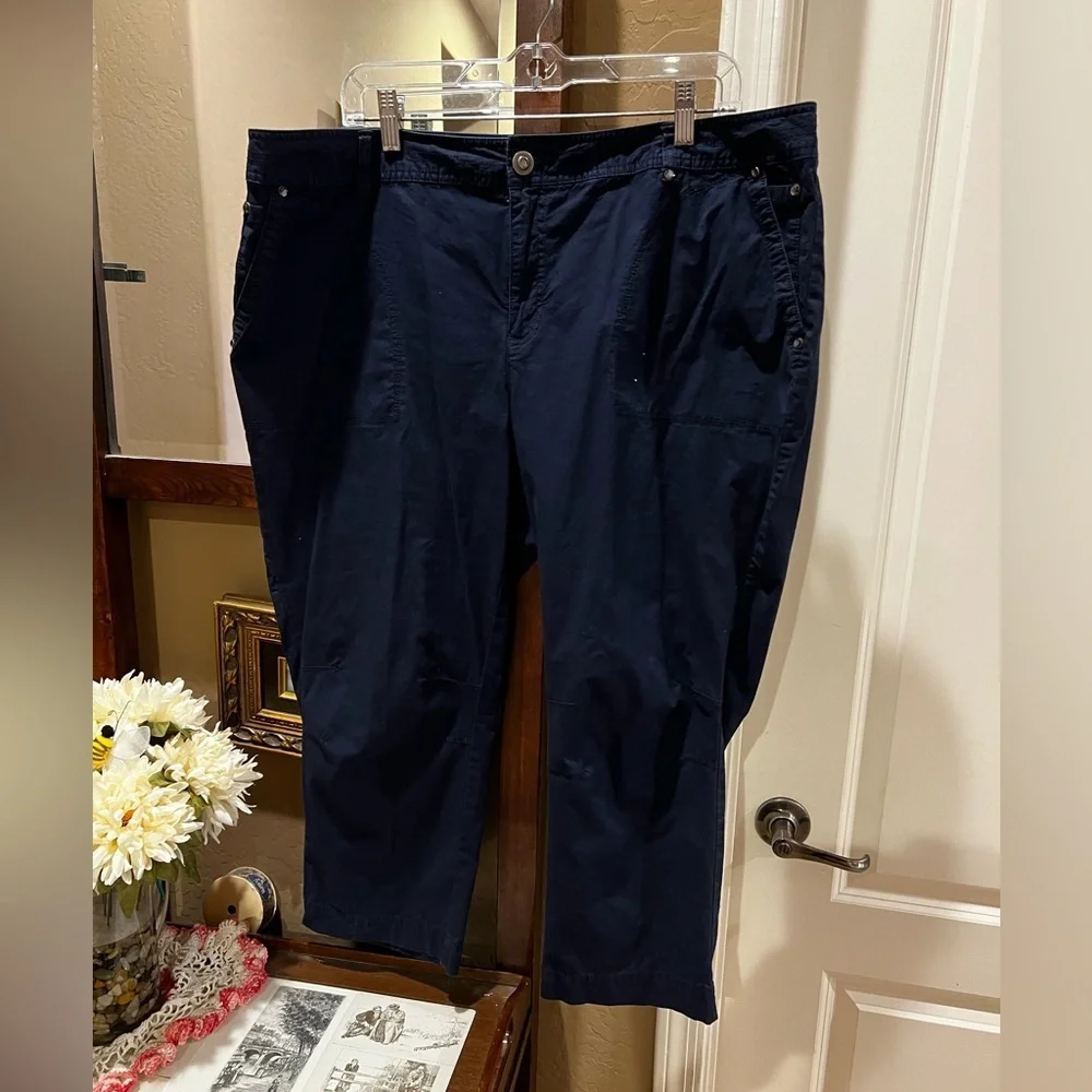 INC International Concepts Relaxed fit Women’s Cargo Capris Navy Size 18W - Picture 4 of 8